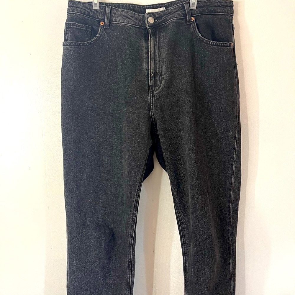 Relaxed Fit Mom Jeans